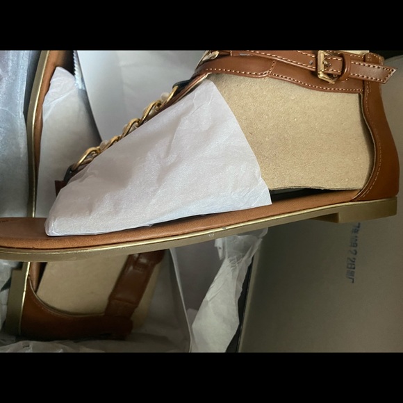 G by Guess Direck Pearl Ornament Flat Thong Sandal - Picture 4 of 5